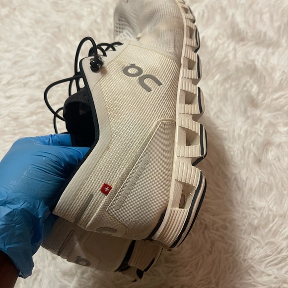 On Cloud running Shoes - Picture 14 of 16